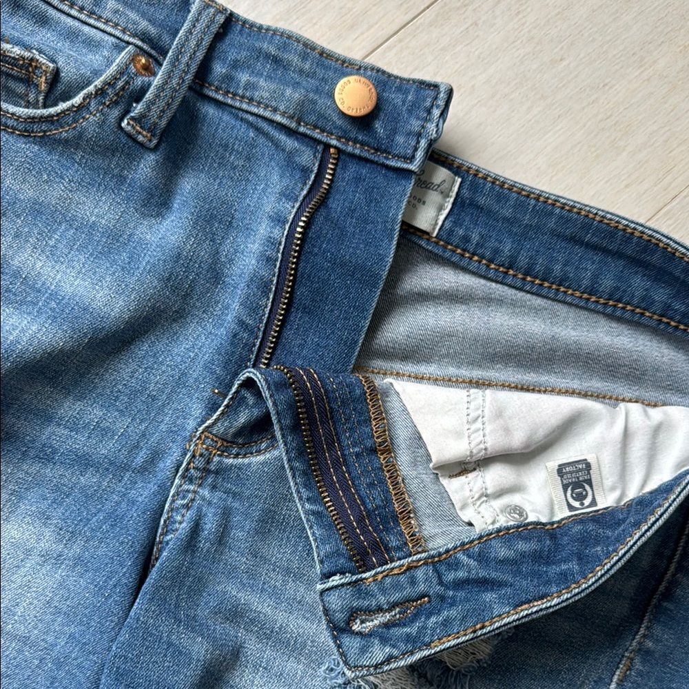 Universal Thread Distressed Jean Shorts - Picture 5 of 6